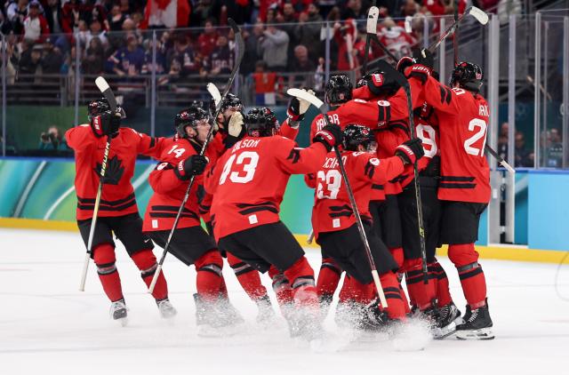(260219) -- MILAN, Feb. 19, 2026 (Xinhua) -- Players of Canada celebrate after winning the ice hockey men's play-offs quarterfinals match between Canada and the Czech Republic at the Milan-Cortina 2026 Olympic Winter Games in Milan, Italy, Feb. 18, 2026. (Xinhua/Wang Kaiyan)