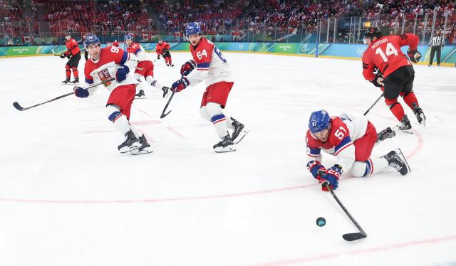 (260219) -- MILAN, Feb. 19, 2026 (Xinhua) -- Radim Simek (bottom) of the Czech Republic competes during the ice hockey men's play-offs quarterfinals match between Canada and the Czech Republic at the Milan-Cortina 2026 Olympic Winter Games in Milan, Italy, Feb. 18, 2026. (Xinhua/Wang Kaiyan)