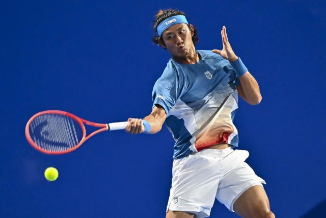(260219) -- DOHA, Feb. 19, 2026 (Xinhua) -- Zhang Zhizhen of China hits a return during the men's singles round of 16 match between Zhang Zhizhen of China and Jakub Mensik of the Czech Republic at the ATP Qatar Open 2026 tennis tournament in Doha, Qatar, on Feb. 18, 2026. (Photo by Nikku/Xinhua)