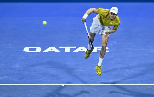 (260219) -- DOHA, Feb. 19, 2026 (Xinhua) -- Jannik Sinner of Italy serves during the men's singles round of 16 match between Jannik Sinner of Italy and Alexei Popyrin of Australia at the ATP Qatar Open 2026 tennis tournament in Doha, Qatar, on Feb. 18, 2026. (Photo by Nikku/Xinhua)