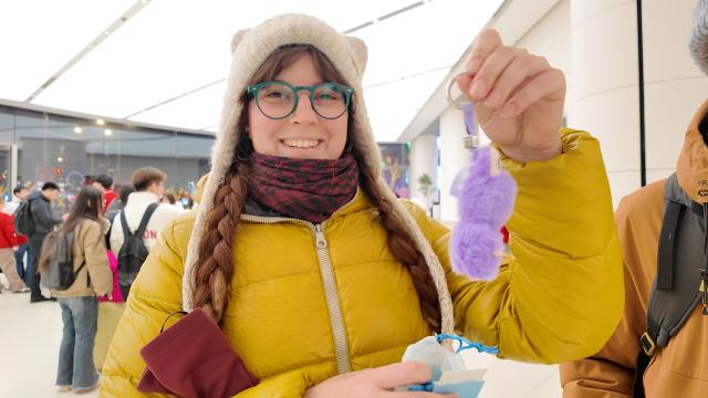 (260219) -- BEIJING, Feb. 19, 2026 (Xinhua) -- Croatian tourist Lori opens a "Labubu" blind box at Wangfujing shopping district in Beijing, capital of China, Feb. 6, 2026. (Xinhua/Song Yidai)