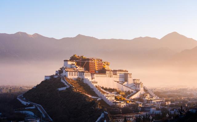 (260219) -- BEIJING, Feb. 19, 2026 (Xinhua) -- This photo taken on Feb. 18, 2026 shows the Potala Palace in the morning light in Lhasa, southwest China's Xizang Autonomous Region. Wednesday marked the first day of the Tibetan New Year. (Xinhua/Tenzin Nyida)