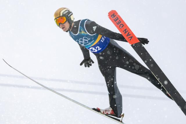 (260219) -- PREDAZZO, Feb. 19, 2026 (Xinhua) -- Vinzenz Geiger of Germany competes during the ski jumping competition round of the nordic combined team sprint at the 2026 Milan-Cortina Winter Olympics in Predazzo, Italy, Feb. 19, 2026. (Xinhua/Huang Wei)