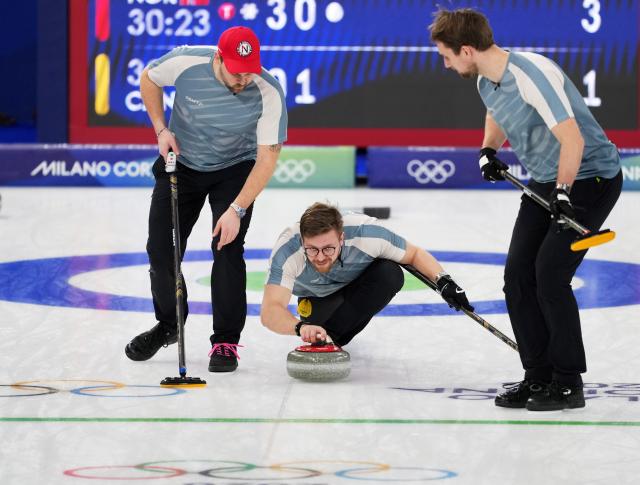 (260219) -- CORTINA D'AMPEZZO, Feb. 19, 2026 (Xinhua) -- Bendik Ramsfjell (C) of Norway competes during the curling men's round robin session 12 match between Norway and Canada at the 2026 Milan-Cortina Winter Olympics in Cortina, Italy, Feb. 19, 2026. (Xinhua/Li Gang)