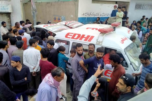 (260219) -- KARACHI, Feb. 19, 2026 (Xinhua) -- Ambulances are seen at the gas explosion site in Karachi, Pakistan on Feb. 19, 2026.
  The death toll from a gas explosion at a residential building in Pakistan's southern port city of Karachi has risen to 16, rescue officials said on Thursday.
   The explosion occurred at around 4:15 a.m. local time on the first floor of a three-storey building, Assistant Superintendent of Police Jamshed Asher told media. (Xinhua)