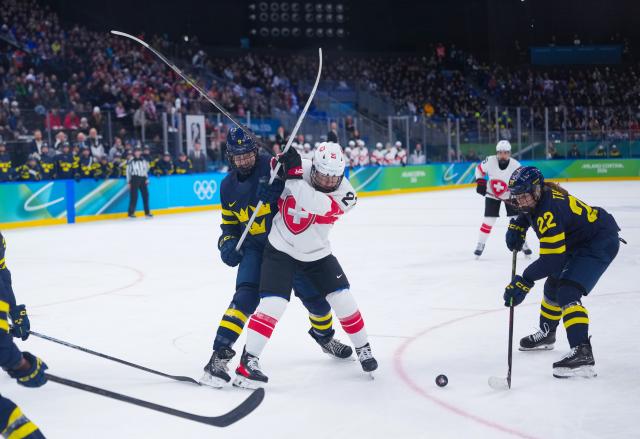 (260219) -- MILAN, Feb. 19, 2026 (Xinhua) -- Rahel Enzler (2nd L) of Switzerland competes with Hanna Thuvik (1st R) of Sweden during the ice hockey women's bronze medal game between Switzerland and Sweden at the Milan-Cortina 2026 Olympic Winter Games in Milan, Italy, Feb. 19, 2026. (Xinhua/Tao Xiyi)