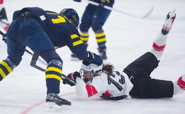 (260219) -- MILAN, Feb. 19, 2026 (Xinhua) -- Ivana Wey (R) of Switzerland vies with Josefin Bouveng of Sweden during the ice hockey women's bronze medal game between Switzerland and Sweden at the Milan-Cortina 2026 Olympic Winter Games in Milan, Italy, Feb. 19, 2026. (Xinhua/Tao Xiyi)