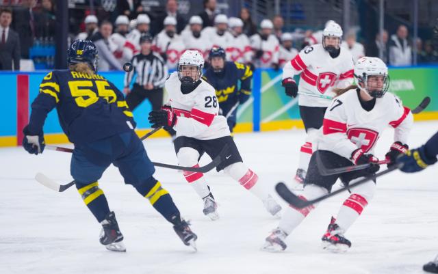 (260219) -- MILAN, Feb. 19, 2026 (Xinhua) -- Alina Marti (2nd L) of Switzerland competes during the ice hockey women's bronze medal game between Switzerland and Sweden at the Milan-Cortina 2026 Olympic Winter Games in Milan, Italy, Feb. 19, 2026. (Xinhua/Tao Xiyi)