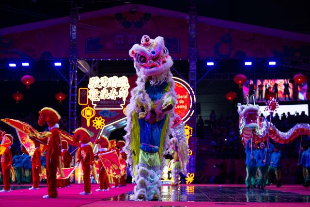 (260219) -- MACAO, Feb. 19, 2026 (Xinhua) -- People perform during a parade in celebration of the Chinese New Year in Macao, south China, Feb. 19, 2026. A parade was held Thursday by the Macao Government Tourism Office to celebrate the Chinese New Year, or the Spring Festival. (Xinhua/Cheong Kam Ka)