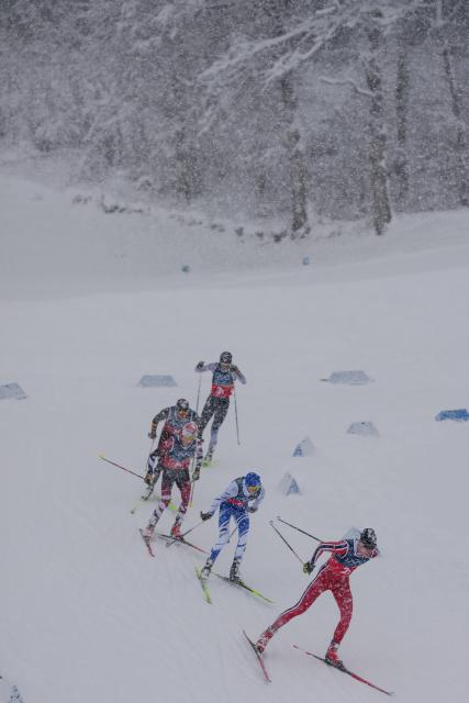 (260219) -- TESERO, Feb. 19, 2026 (Xinhua) -- Athletes compete during the cross-country event of the nordic combined team sprint at the 2026 Milan-Cortina Winter Olympics in Tesero, Italy, Feb. 19, 2026. (Xinhua/Peng Ziyang)
