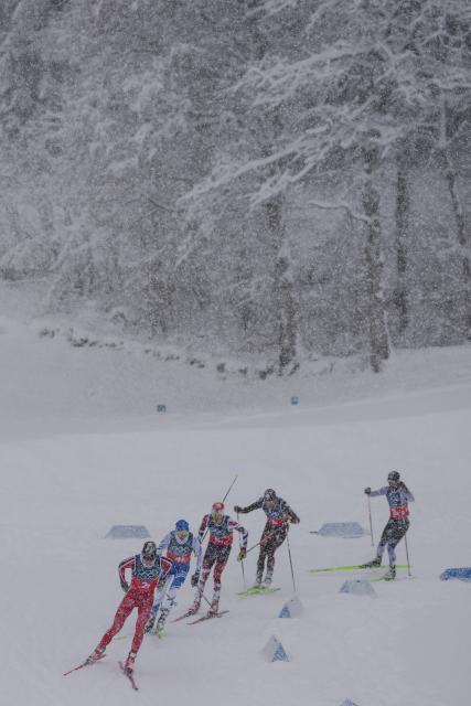 (260219) -- TESERO, Feb. 19, 2026 (Xinhua) -- Athletes compete during the cross-country event of the nordic combined team sprint at the 2026 Milan-Cortina Winter Olympics in Tesero, Italy, Feb. 19, 2026. (Xinhua/Peng Ziyang)