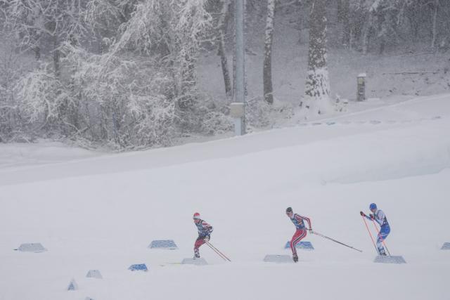 (260219) -- TESERO, Feb. 19, 2026 (Xinhua) -- Athletes compete during the cross-country event of the nordic combined team sprint at the 2026 Milan-Cortina Winter Olympics in Tesero, Italy, Feb. 19, 2026. (Xinhua/Peng Ziyang)