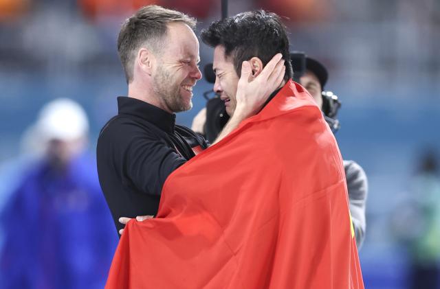 (260219) -- MILAN, Feb. 19, 2026 (Xinhua) -- Ning Zhongyan (R) of China reacts after winning the speed skating men's 1500m event at the Milan-Cortina 2026 Olympic Winter Games in Milan, Italy, Feb. 19, 2026. (Xinhua/Du Xiaoyi)
