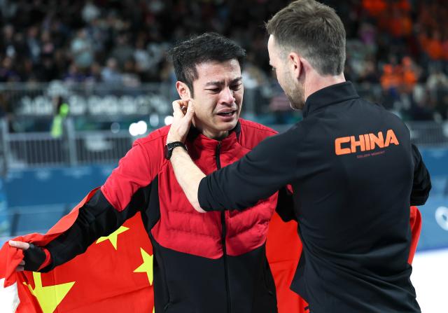 (260219) -- MILAN, Feb. 19, 2026 (Xinhua) -- Ning Zhongyan (L) of China reacts after winning the speed skating men's 1500m event at the Milan-Cortina 2026 Olympic Winter Games in Milan, Italy, Feb. 19, 2026. (Xinhua/Li Jing)