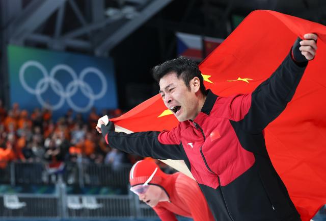 (260219) -- MILAN, Feb. 19, 2026 (Xinhua) -- Ning Zhongyan of China celebrates after winning the speed skating men's 1500m event at the Milan-Cortina 2026 Olympic Winter Games in Milan, Italy, Feb. 19, 2026. (Xinhua/Li Jing)