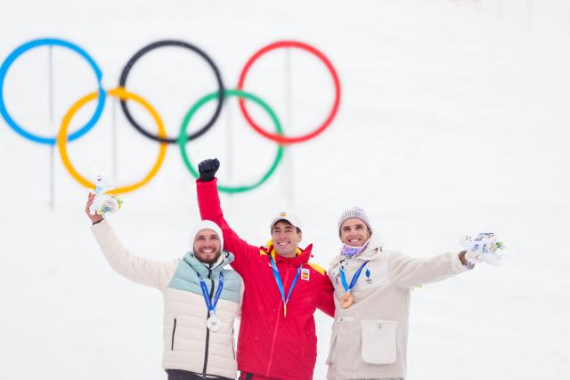 (260219) -- BORMIO, Feb. 19, 2026 (Xinhua) -- Gold medalist Oriol Cardona Coll (C) of Spain, silver medalist individual neutral athlete Nikita Filippov (L), and bronze medalist Thibault Anselmet of France pose for photos during the awarding ceremony of the ski mountaineering men's sprint event at the Milan-Cortina 2026 Olympic Winter Games in Bormio, Italy, Feb. 19, 2026. (Xinhua/Yan Linyun)