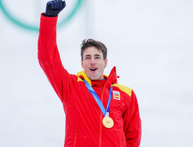 (260219) -- BORMIO, Feb. 19, 2026 (Xinhua) -- Gold medalist Oriol Cardona Coll of Spain celebrates during the awarding ceremony of the ski mountaineering men's sprint event at the Milan-Cortina 2026 Olympic Winter Games in Bormio, Italy, Feb. 19, 2026. (Xinhua/Yan Linyun)