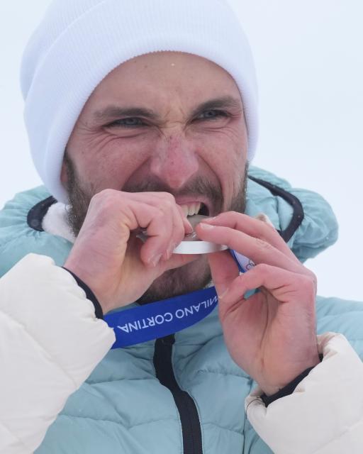 (260219) -- BORMIO, Feb. 19, 2026 (Xinhua) -- Silver medalist individual neutral athlete Nikita Filippov bites his medal during the awarding ceremony of the ski mountaineering men's sprint event at the Milan-Cortina 2026 Olympic Winter Games in Bormio, Italy, Feb. 19, 2026. (Xinhua/Hu Huhu)