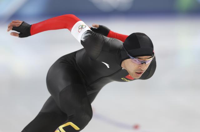 (260219) -- MILAN, Feb. 19, 2026 (Xinhua) -- Ning Zhongyan of China competes during the speed skating men's 1500m event at the Milan-Cortina 2026 Olympic Winter Games in Milan, Italy, Feb. 19, 2026. (Xinhua/Du Xiaoyi)