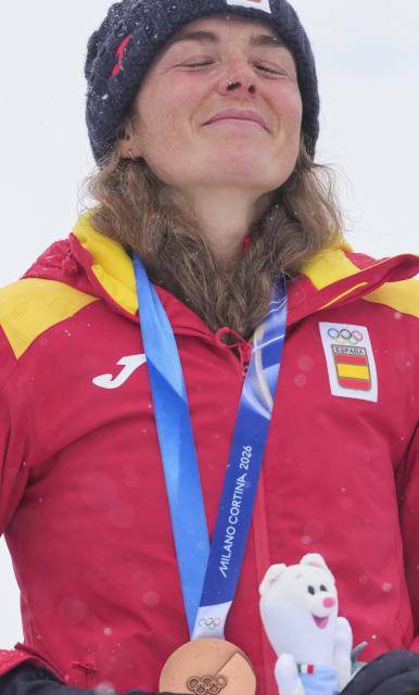 (260219) -- BORMIO, Feb. 19, 2026 (Xinhua) -- Bronze medalist Ana Alonso Rodriguez of Spain reacts during the awarding ceremony of the ski mountaineering women's sprint event at the Milan-Cortina 2026 Olympic Winter Games in Bormio, Italy, Feb. 19, 2026. (Xinhua/Hu Huhu)