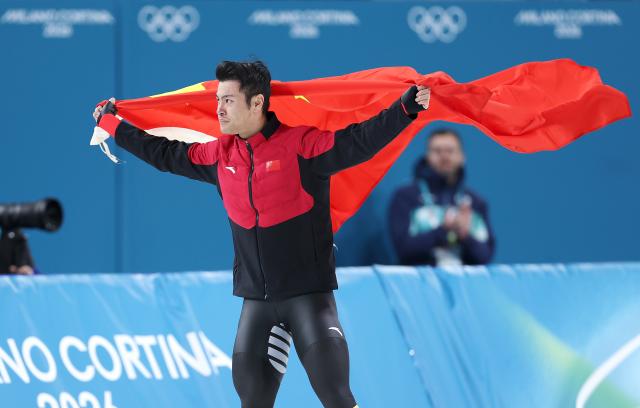 (260219) -- MILAN, Feb. 19, 2026 (Xinhua) -- Ning Zhongyan of China celebrates after winning the speed skating men's 1500m event at the Milan-Cortina 2026 Olympic Winter Games in Milan, Italy, Feb. 19, 2026. (Xinhua/Du Xiaoyi)
