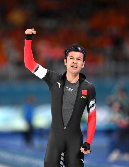 (260219) -- MILAN, Feb. 19, 2026 (Xinhua) -- Ning Zhongyan of China celebrates after the speed skating men's 1500m event at the Milan-Cortina 2026 Olympic Winter Games in Milan, Italy, Feb. 19, 2026. (Xinhua/Wu Wei)