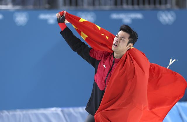 (260219) -- MILAN, Feb. 19, 2026 (Xinhua) -- Ning Zhongyan of China celebrates after winning the speed skating men's 1500m event at the Milan-Cortina 2026 Olympic Winter Games in Milan, Italy, Feb. 19, 2026. (Xinhua/Du Xiaoyi)