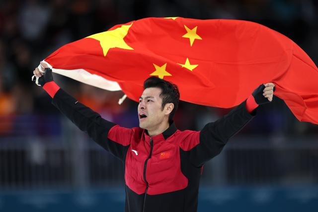 (260219) -- MILAN, Feb. 19, 2026 (Xinhua) -- Ning Zhongyan of China celebrates after winning the speed skating men's 1500m event at the Milan-Cortina 2026 Olympic Winter Games in Milan, Italy, Feb. 19, 2026. (Xinhua/Li Jing)