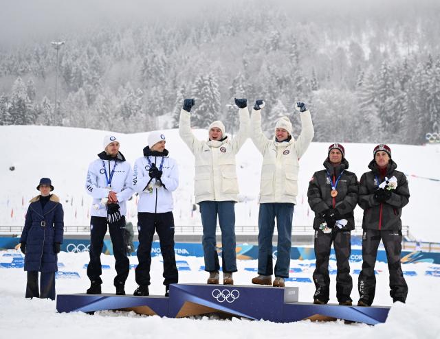 (260219) -- TESERO, Feb. 19, 2026 (Xinhua) -- Gold medalists Jens Luraas Oftebro and Andreas Skoglund of Norway celebrate during the awarding ceremony of the nordic combined team sprint at the 2026 Milan-Cortina Winter Olympics in Tesero, Italy, Feb. 19, 2026. (Xinhua/He Canling)