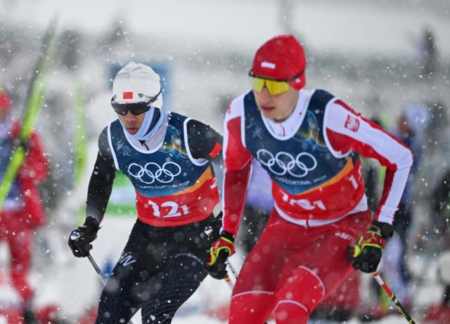(260219) -- TESERO, Feb. 19, 2026 (Xinhua) -- Zhao Zihe (L) of China competes during the cross-country event of the nordic combined team sprint at the 2026 Milan-Cortina Winter Olympics in Tesero, Italy, Feb. 19, 2026. (Xinhua/He Canling)
