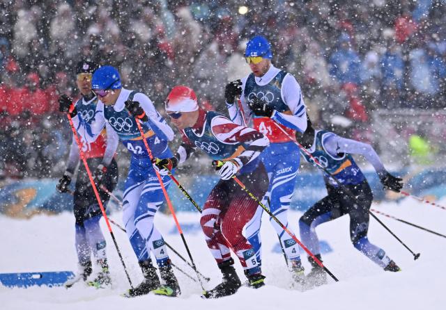 (260219) -- TESERO, Feb. 19, 2026 (Xinhua) -- Athletes compete during the cross-country event of the nordic combined team sprint at the 2026 Milan-Cortina Winter Olympics in Tesero, Italy, Feb. 19, 2026. (Xinhua/He Canling)