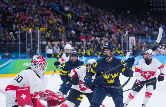 (260219) -- MILAN, Feb. 19, 2026 (Xinhua) -- Thea Johansson (R, front) of Sweden looks at the puck during the ice hockey women's bronze medal game between Switzerland and Sweden at the Milan-Cortina 2026 Olympic Winter Games in Milan, Italy, Feb. 19, 2026. (Xinhua/Tao Xiyi)