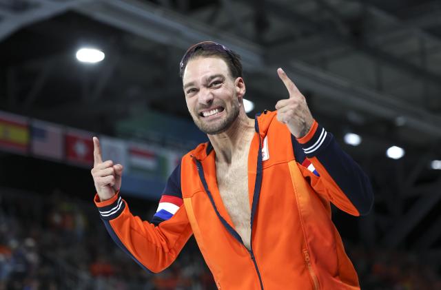 (260219) -- MILAN, Feb. 19, 2026 (Xinhua) -- Kjeld Nuis of the Netherlands celebrates after the speed skating men's 1500m event at the Milan-Cortina 2026 Olympic Winter Games in Milan, Italy, Feb. 19, 2026. (Xinhua/Li Jing)