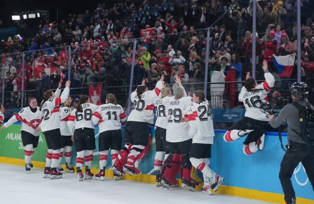 (260219) -- MILAN, Feb. 19, 2026 (Xinhua) -- Players of Switzerland celebrate after winning the ice hockey women's bronze medal game between Switzerland and Sweden at the Milan-Cortina 2026 Olympic Winter Games in Milan, Italy, Feb. 19, 2026. (Xinhua/Tao Xiyi)