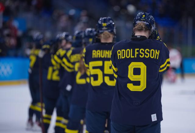 (260219) -- MILAN, Feb. 19, 2026 (Xinhua) -- Players of Sweden react after losing the ice hockey women's bronze medal game between Switzerland and Sweden at the Milan-Cortina 2026 Olympic Winter Games in Milan, Italy, Feb. 19, 2026. (Xinhua/Tao Xiyi)