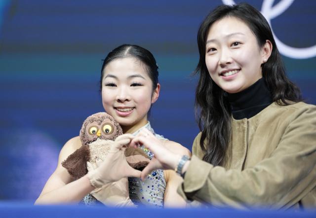 (260219) -- MILAN, Feb. 19, 2026 (Xinhua) -- Zhang Ruiyang (L) of China waits for her score during the free skating match of figure skating women single skating at the Milan-Cortina 2026 Olympic Winter Games in Milan, Italy, Feb. 19, 2026. (Xinhua/Xue Yuge)