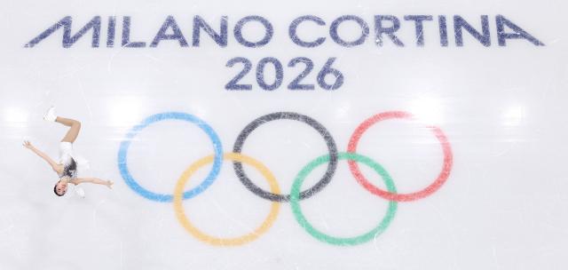 (260219) -- MILAN, Feb. 19, 2026 (Xinhua) -- Zhang Ruiyang of China competes during the free skating match of figure skating women single skating at the Milan-Cortina 2026 Olympic Winter Games in Milan, Italy, Feb. 19, 2026. (Xinhua/Li Ming)