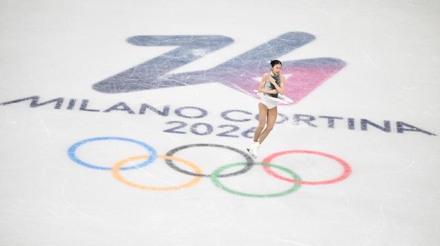 (260219) -- MILAN, Feb. 19, 2026 (Xinhua) -- Zhang Ruiyang of China competes during the free skating match of figure skating women single skating at the Milan-Cortina 2026 Olympic Winter Games in Milan, Italy, Feb. 19, 2026. (Xinhua/Cheng Min)