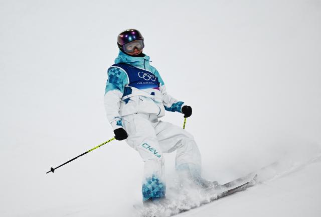 (260219) -- LIVIGNO, Feb. 19, 2026 (Xinhua) -- Li Fanghui of China reacts during the qualification of freestyle skiing women's freeski halfpipe at the Milan-Cortina 2026 Olympic Winter Games in Livigno, Italy, Feb. 19, 2026. (Xinhua/Wu Huiwo)
