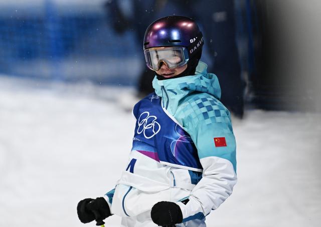 (260219) -- LIVIGNO, Feb. 19, 2026 (Xinhua) -- Li Fanghui of China reacts during the qualification of freestyle skiing women's freeski halfpipe at the Milan-Cortina 2026 Olympic Winter Games in Livigno, Italy, Feb. 19, 2026. (Xinhua/Wu Huiwo)