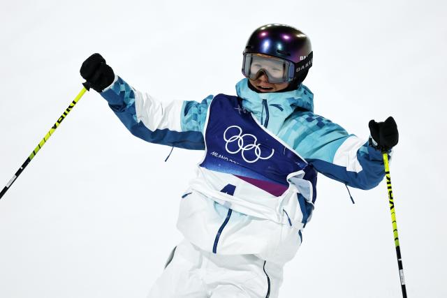 (260219) -- LIVIGNO, Feb. 19, 2026 (Xinhua) -- Li Fanghui of China reacts during the qualification of freestyle skiing women's freeski halfpipe at the Milan-Cortina 2026 Olympic Winter Games in Livigno, Italy, Feb. 19, 2026. (Xinhua/Wang Peng)