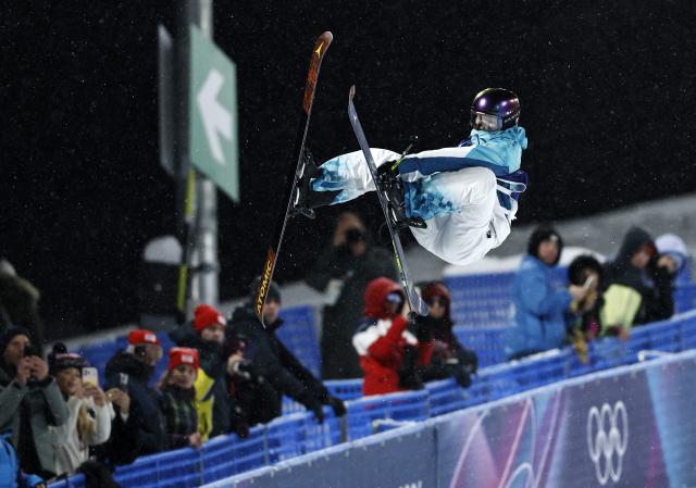 (260219) -- LIVIGNO, Feb. 19, 2026 (Xinhua) -- Li Fanghui of China competes during the qualification of freestyle skiing women's freeski halfpipe at the Milan-Cortina 2026 Olympic Winter Games in Livigno, Italy, Feb. 19, 2026. (Xinhua/Wang Peng)