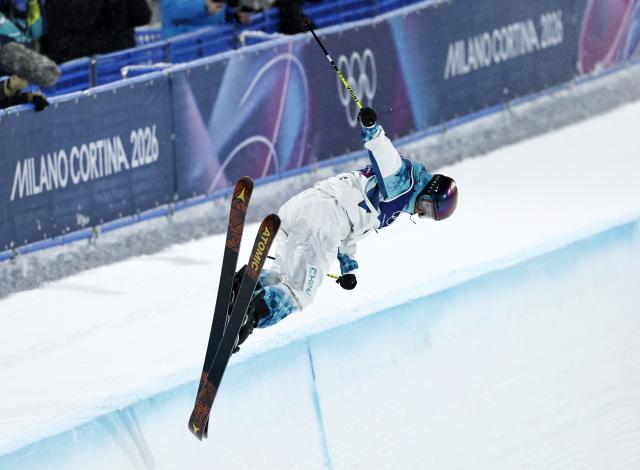 (260219) -- LIVIGNO, Feb. 19, 2026 (Xinhua) -- Li Fanghui of China competes during the qualification of freestyle skiing women's freeski halfpipe at the Milan-Cortina 2026 Olympic Winter Games in Livigno, Italy, Feb. 19, 2026. (Xinhua/Wang Peng)