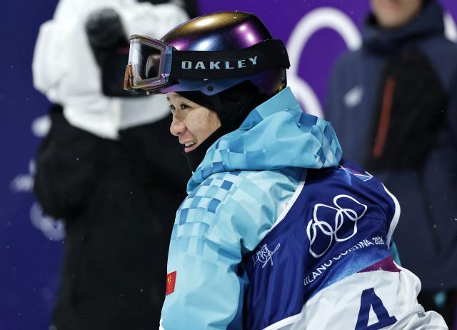 (260219) -- LIVIGNO, Feb. 19, 2026 (Xinhua) -- Li Fanghui of China reacts during the qualification of freestyle skiing women's freeski halfpipe at the Milan-Cortina 2026 Olympic Winter Games in Livigno, Italy, Feb. 19, 2026. (Xinhua/Wang Peng)