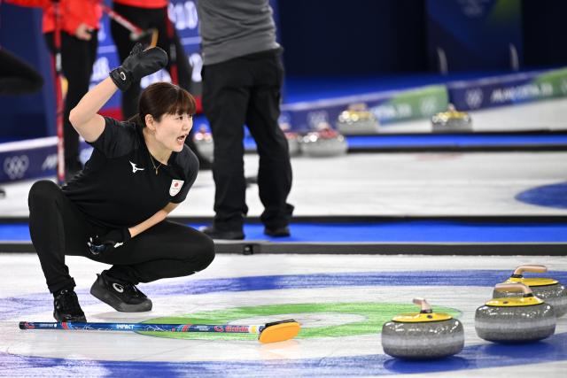(260219) -- CORTINA D'AMPEZZO, Feb. 19, 2026 (Xinhua) -- Kotani Yuna of Japan reacts during the curling women's round robin session 12 match between China and Japan at the 2026 Milan-Cortina Winter Olympics in Cortina, Italy, Feb. 19, 2026. (Xinhua/Lian Yi)