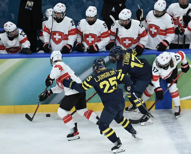 (260219) -- MILAN, Feb. 19, 2026 (Xinhua) -- Players vie for the puck during the ice hockey women's bronze medal game between Switzerland and Sweden at the Milan-Cortina 2026 Olympic Winter Games in Milan, Italy, Feb. 19, 2026. (Xinhua/Zhang Haofu)