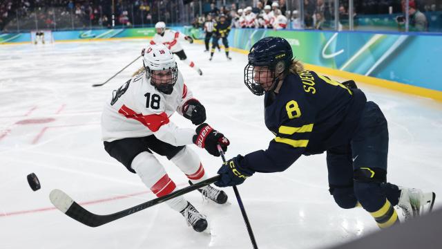 (260219) -- MILAN, Feb. 19, 2026 (Xinhua) -- Hilda Svensson of Sweden competes during the ice hockey women's bronze medal game between Switzerland and Sweden at the Milan-Cortina 2026 Olympic Winter Games in Milan, Italy, Feb. 19, 2026. (Xinhua/Wang Kaiyan)