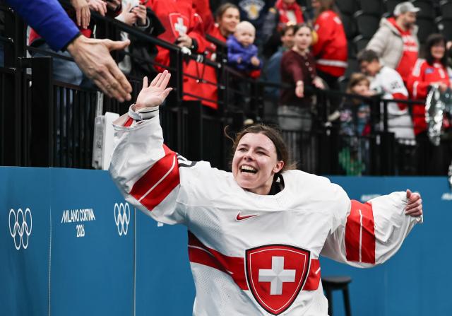 (260219) -- MILAN, Feb. 19, 2026 (Xinhua) -- Goalkeeper Andrea Braendli of Switzerland celebrates with spectators after the ice hockey women's bronze medal game between Switzerland and Sweden at the Milan-Cortina 2026 Olympic Winter Games in Milan, Italy, Feb. 19, 2026. (Xinhua/Wang Kaiyan)