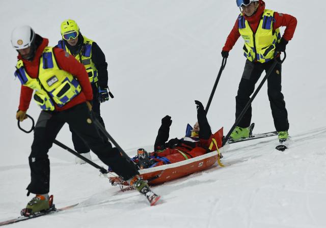 (260219) -- LIVIGNO, Feb. 19, 2026 (Xinhua) -- Cassie Sharpe of Canada is transferred away after falling during the qualification of freestyle skiing women's freeski halfpipe at the Milan-Cortina 2026 Olympic Winter Games in Livigno, Italy, Feb. 19, 2026. (Xinhua/Wang Peng)