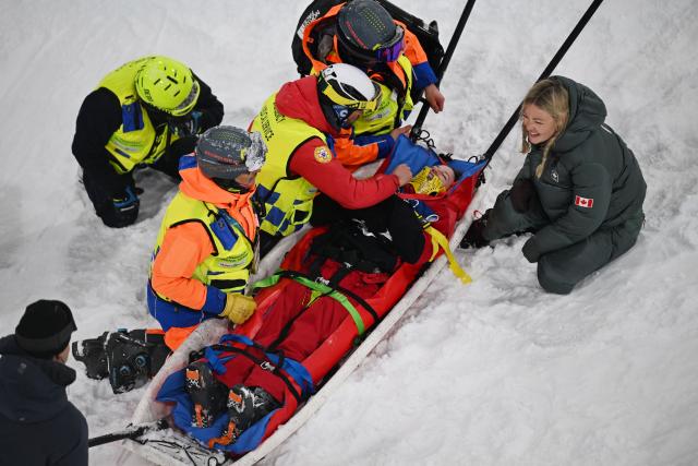 (260219) -- LIVIGNO, Feb. 19, 2026 (Xinhua) -- Cassie Sharpe of Canada receives treatment after falling during the qualification of freestyle skiing women's freeski halfpipe at the Milan-Cortina 2026 Olympic Winter Games in Livigno, Italy, Feb. 19, 2026. (Xinhua/Xia Yifang)